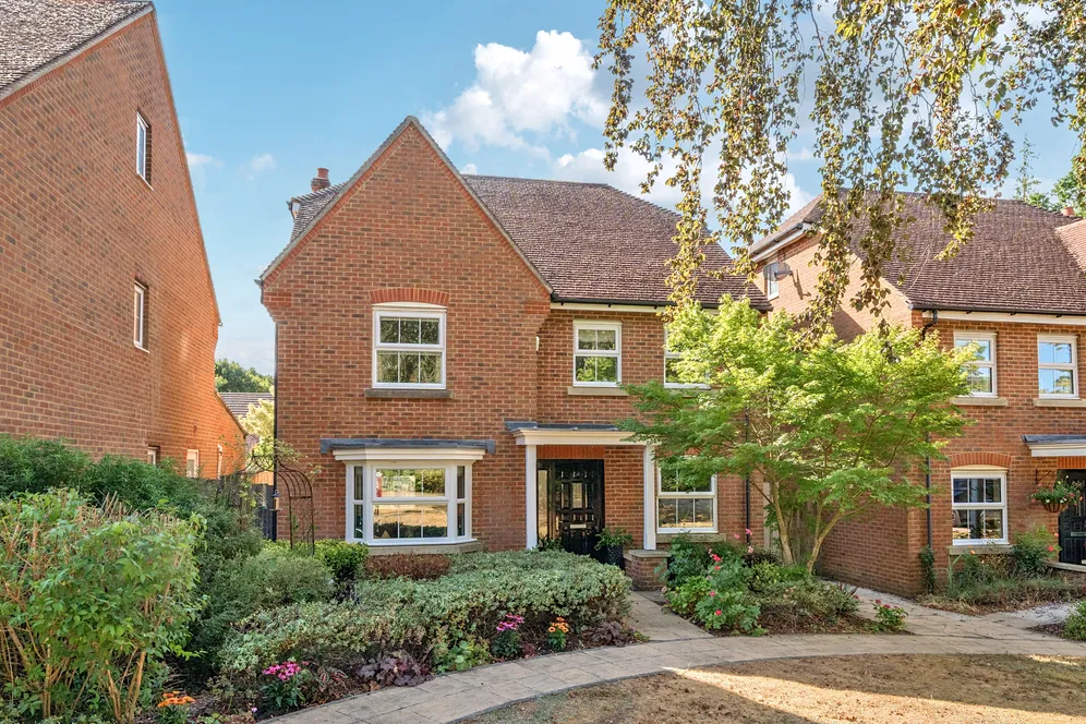 Newbery Close, Caterham, CR3 photo 22