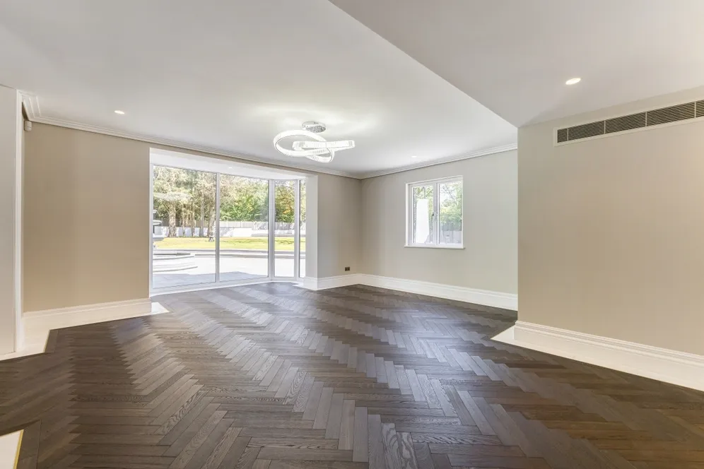 Clamp Hill Stanmore HA7 photo 4