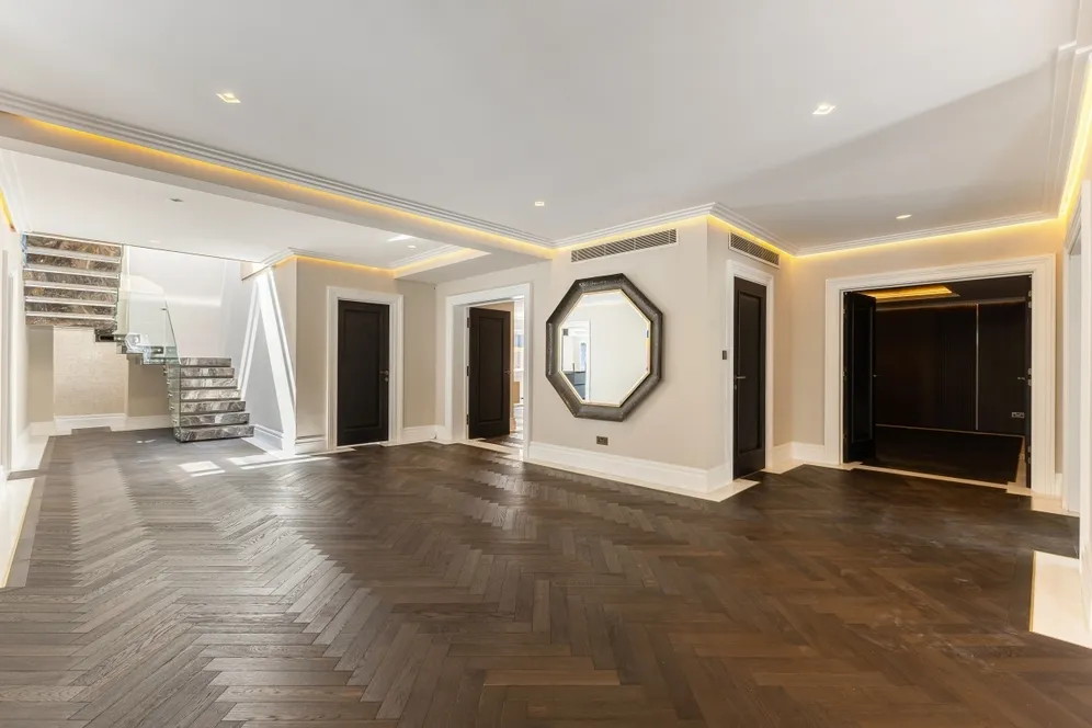 Clamp Hill Stanmore HA7 photo 6
