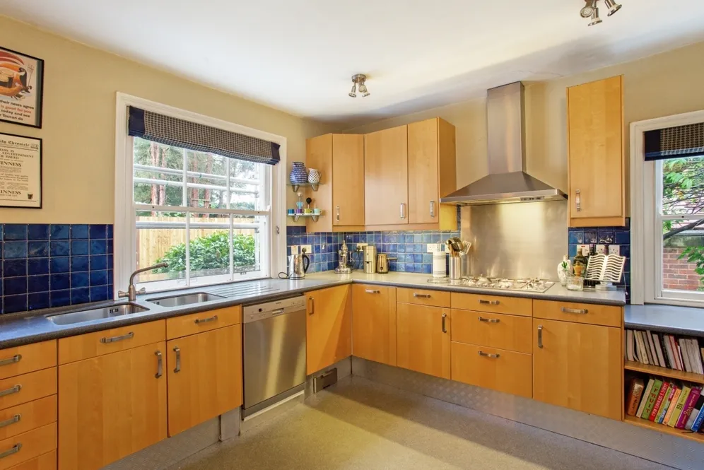 Tilford Road Hindhead GU26 photo 6