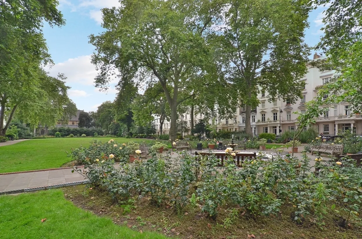 St. Georges Square London SW1V photo 8