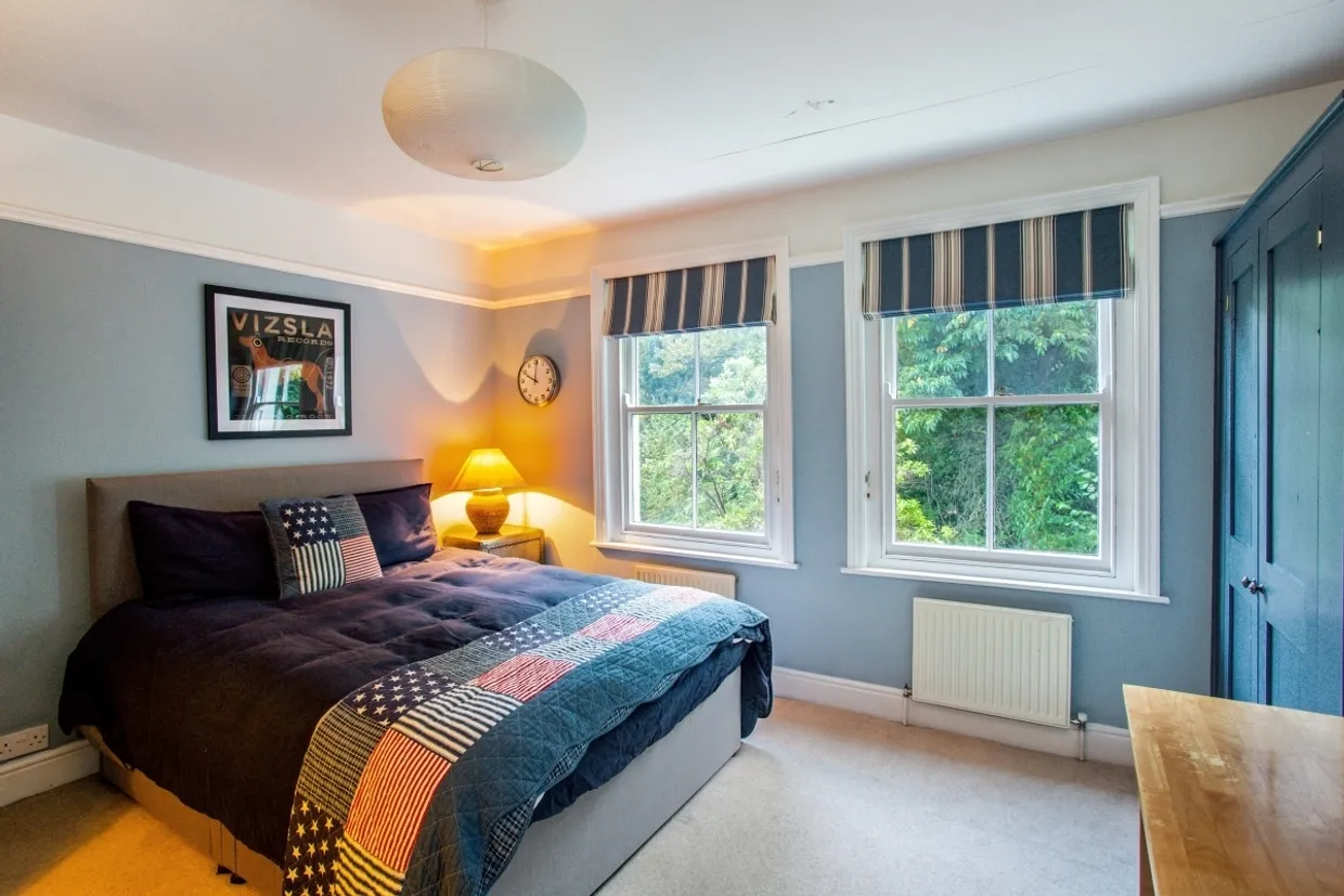 Tilford Road Hindhead GU26 photo 9