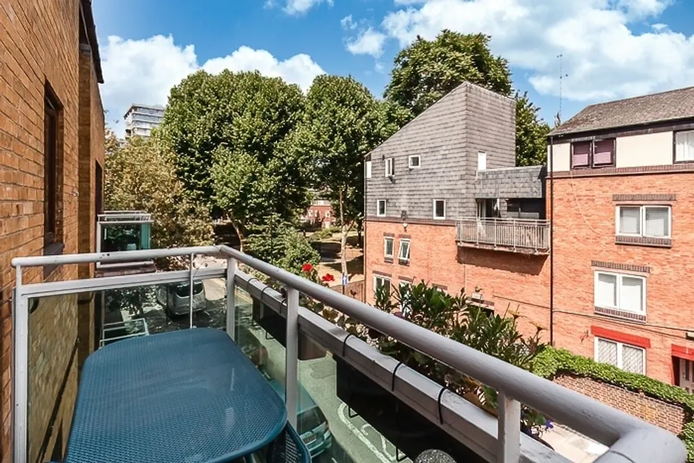 Cartwright Street London E1 photo 13