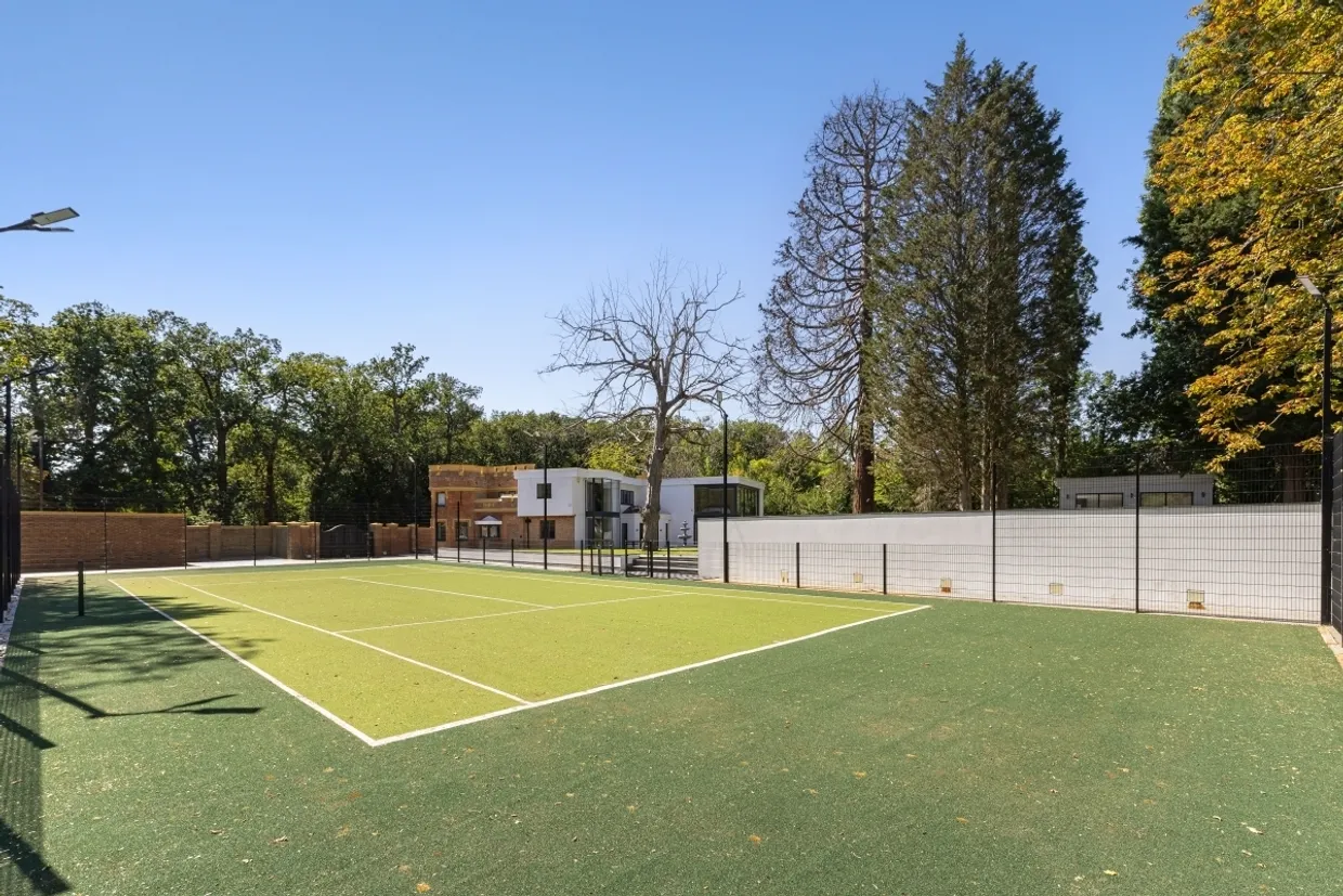 Clamp Hill Stanmore HA7 photo 20