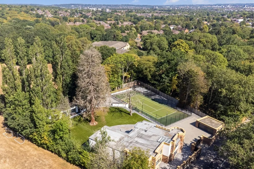 Clamp Hill Stanmore HA7 photo 22