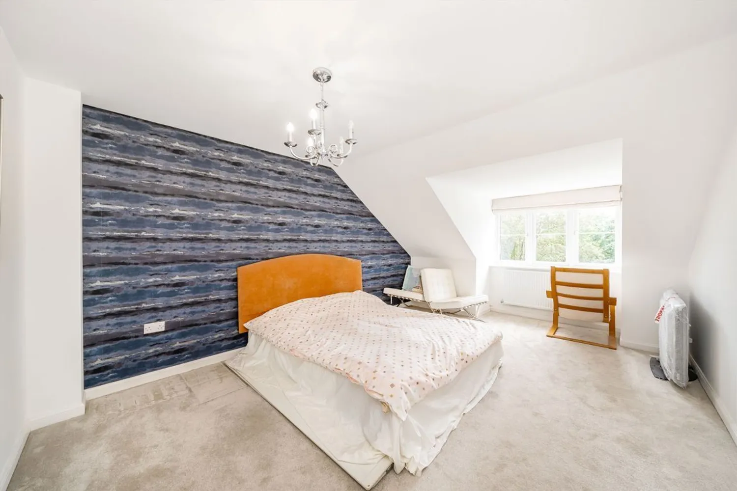 Bell Farm Way, Walton-On-Thames, KT12 photo 4