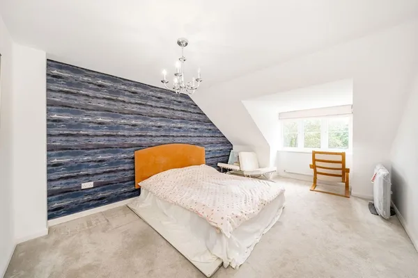 Bell Farm Way, Walton-On-Thames, KT12 photo 4