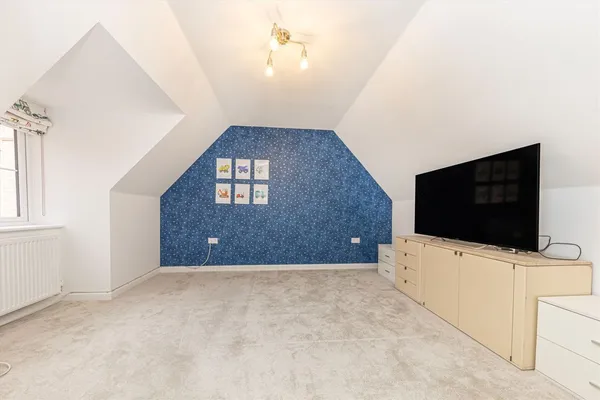 Bell Farm Way, Walton-On-Thames, KT12 photo 5