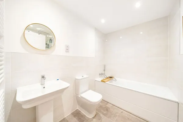 Bell Farm Way, Walton-On-Thames, KT12 photo 6