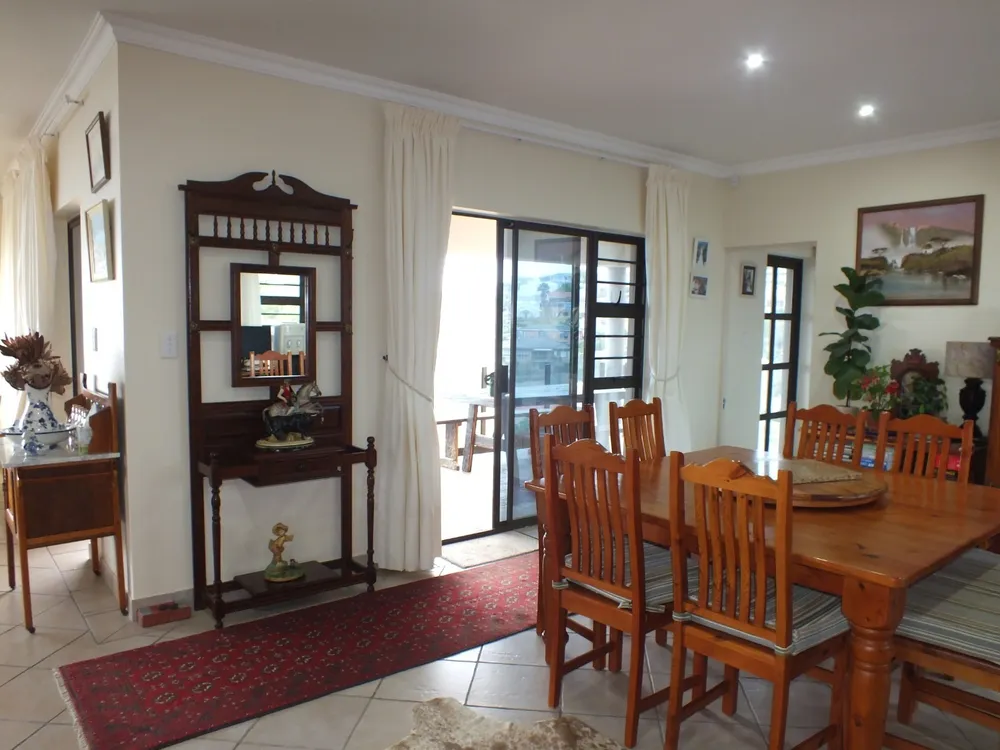 South Africa, Western Cape, Dana Bay, P. Mellifera Street, 21