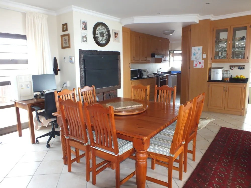 South Africa, Western Cape, Dana Bay, P. Mellifera Street, 21