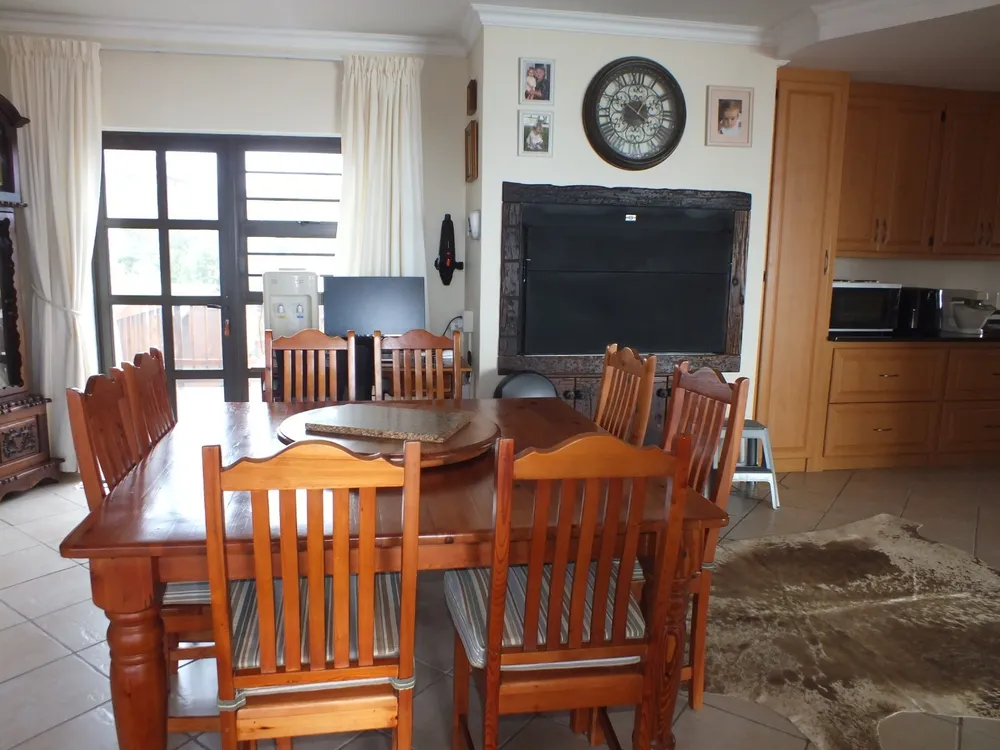 South Africa, Western Cape, Dana Bay, P. Mellifera Street, 21