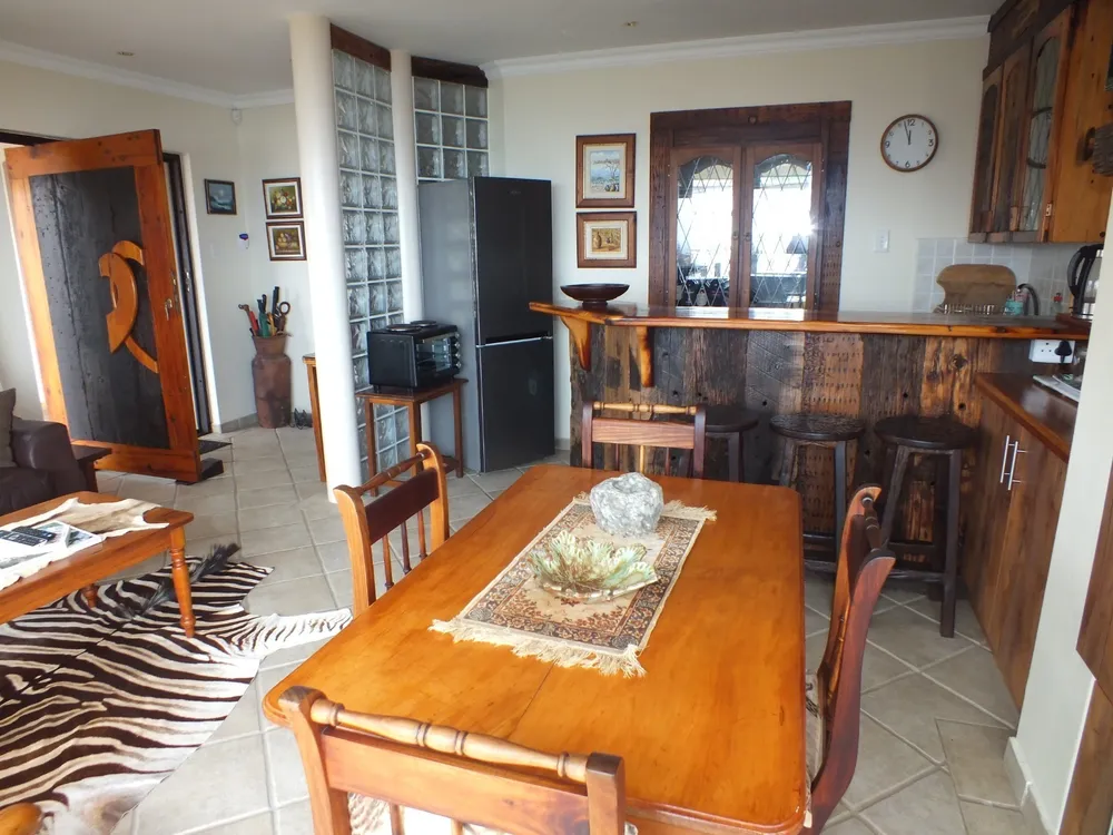 South Africa, Western Cape, Dana Bay, P. Mellifera Street, 21