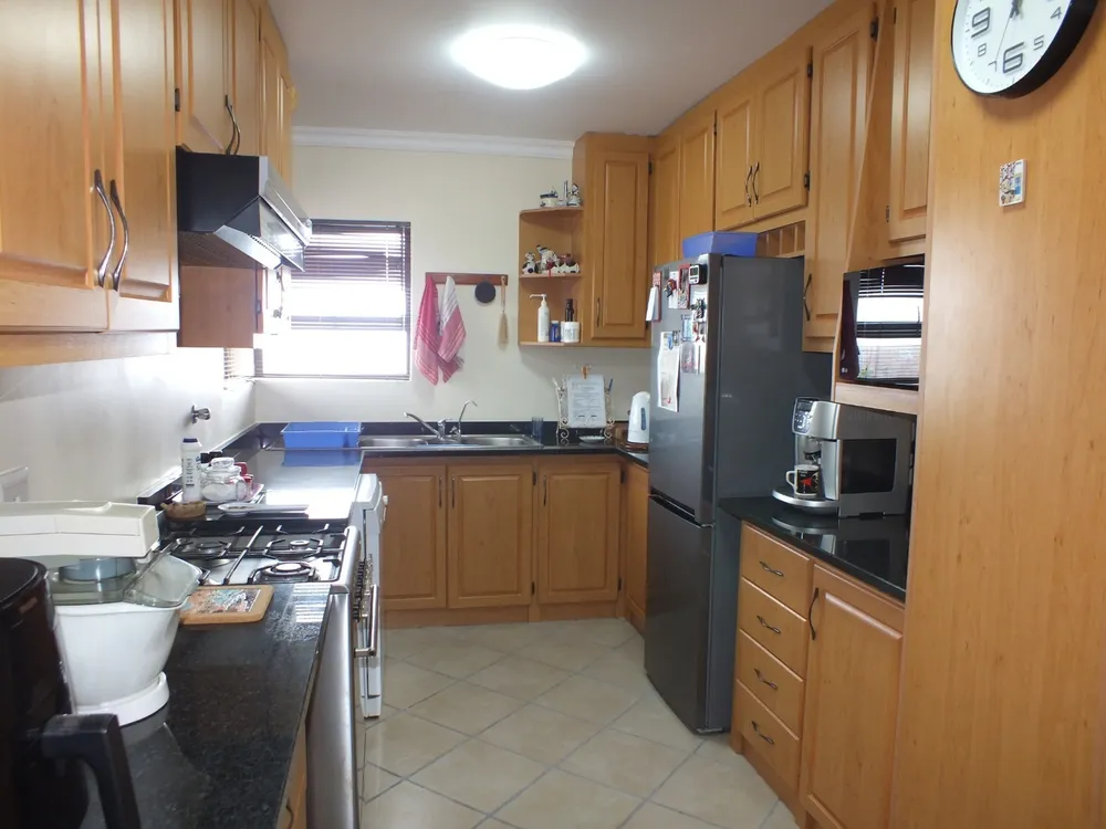 South Africa, Western Cape, Dana Bay, P. Mellifera Street, 21