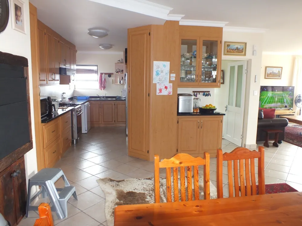 South Africa, Western Cape, Dana Bay, P. Mellifera Street, 21