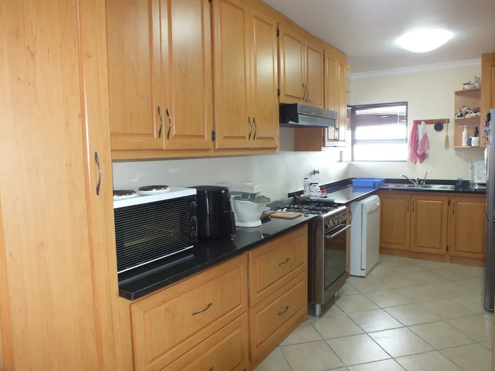 South Africa, Western Cape, Dana Bay, P. Mellifera Street, 21