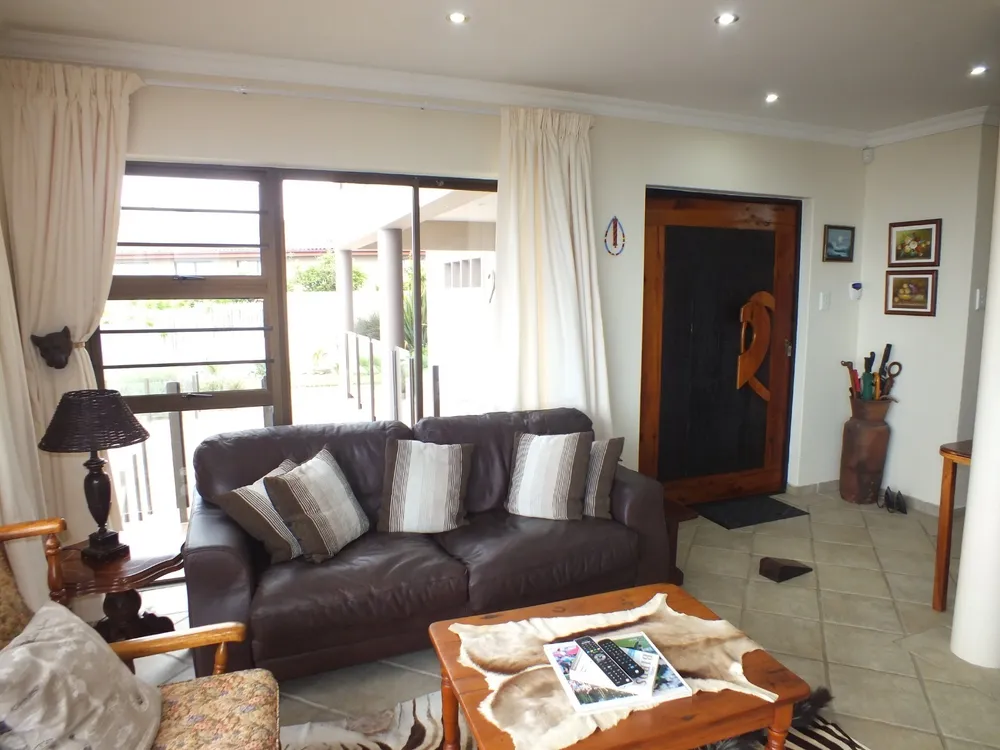 South Africa, Western Cape, Dana Bay, P. Mellifera Street, 21