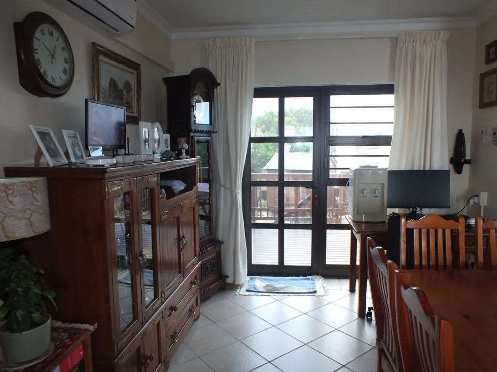 South Africa, Western Cape, Dana Bay, P. Mellifera Street, 21