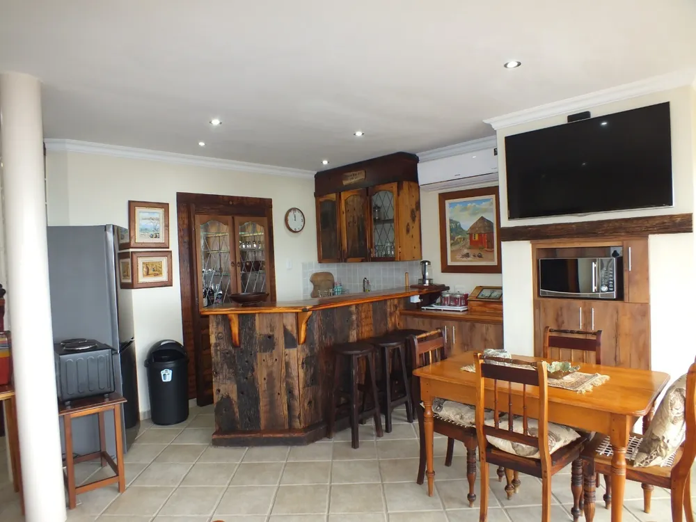 South Africa, Western Cape, Dana Bay, P. Mellifera Street, 21