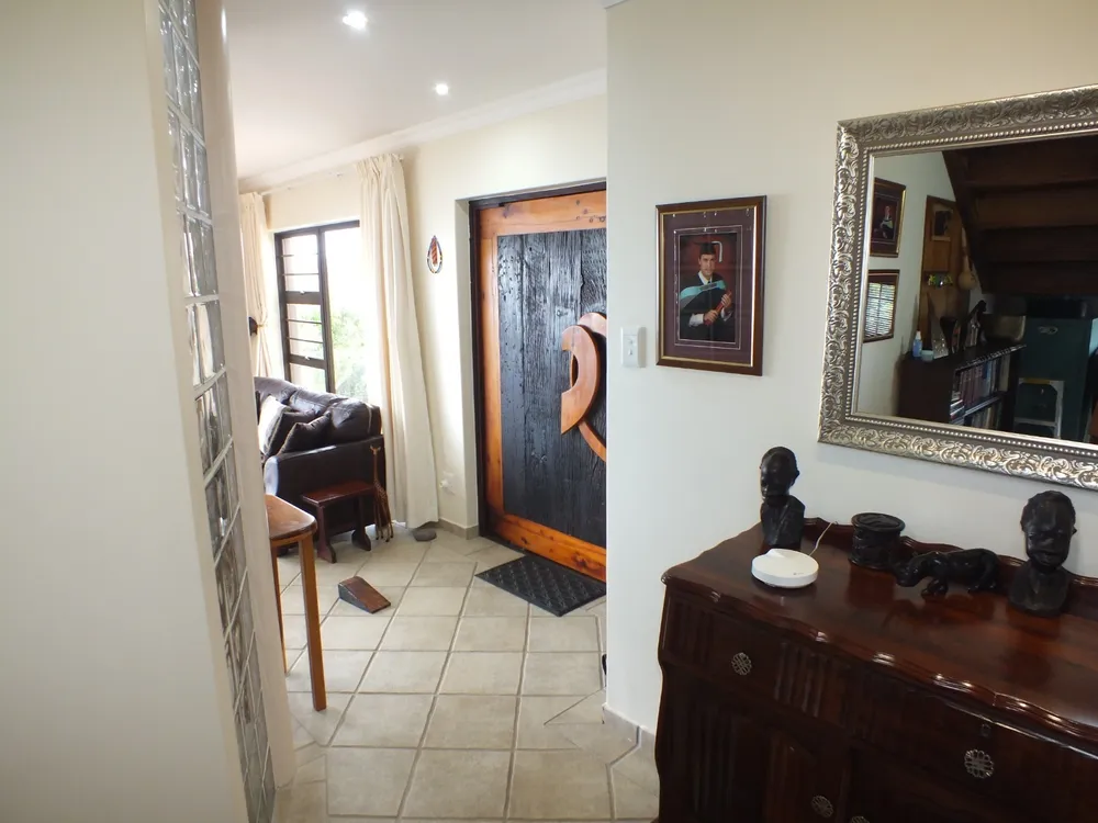 South Africa, Western Cape, Dana Bay, P. Mellifera Street, 21