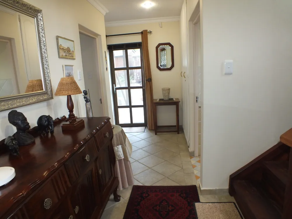South Africa, Western Cape, Dana Bay, P. Mellifera Street, 21