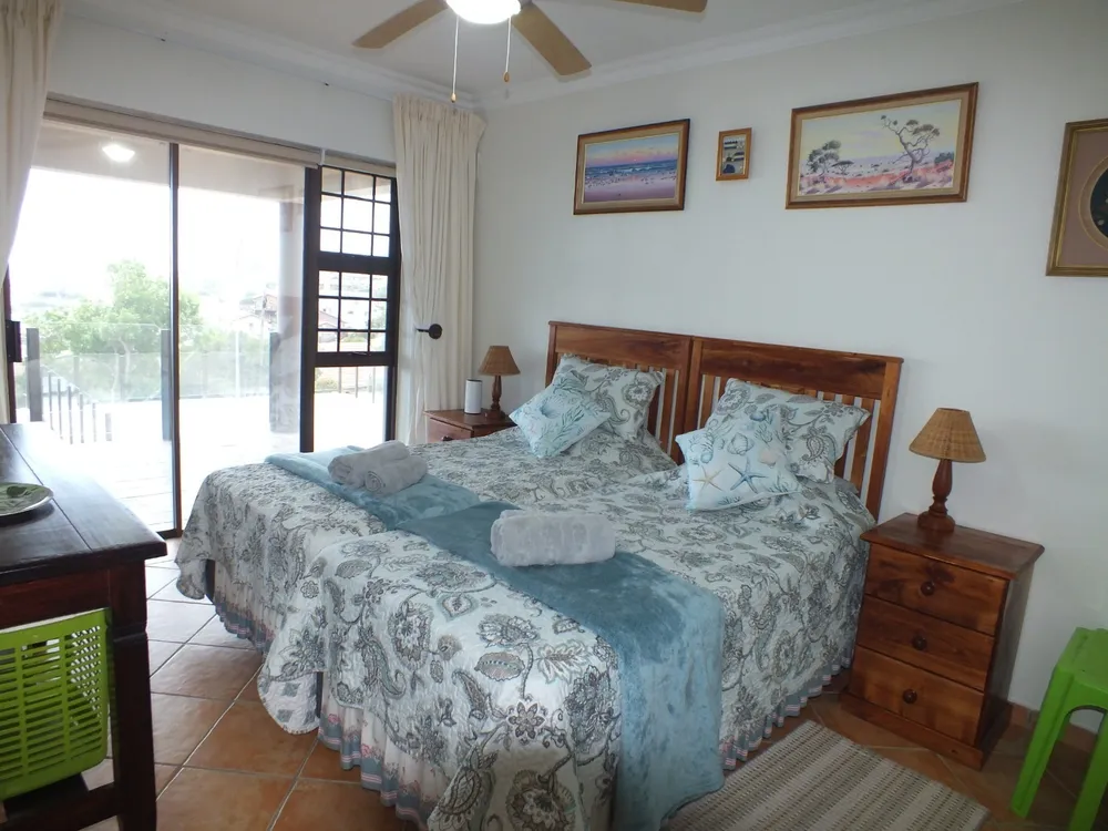 South Africa, Western Cape, Dana Bay, P. Mellifera Street, 21