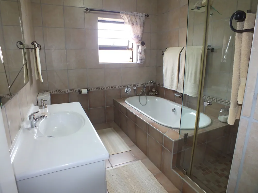 South Africa, Western Cape, Dana Bay, P. Mellifera Street, 21