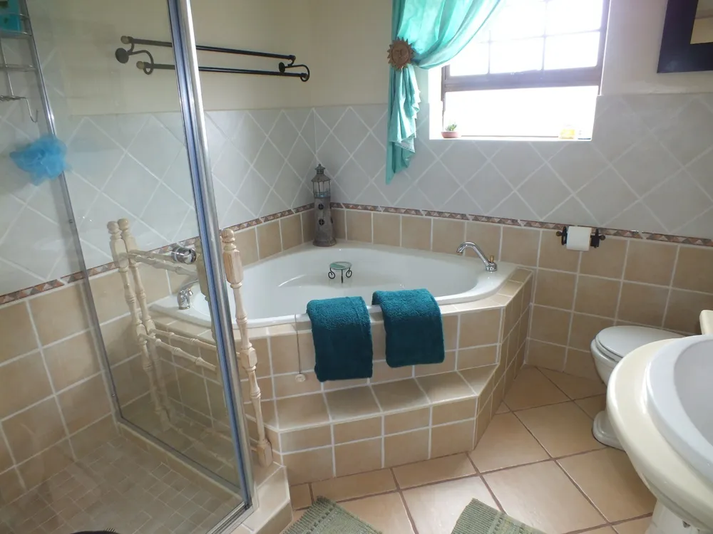 South Africa, Western Cape, Dana Bay, P. Mellifera Street, 21