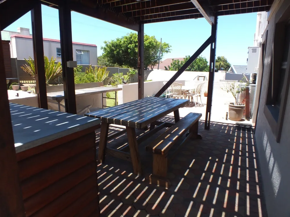 South Africa, Western Cape, Dana Bay, P. Mellifera Street, 21