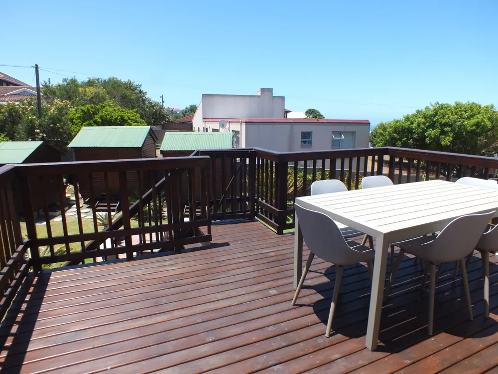 South Africa, Western Cape, Dana Bay, P. Mellifera Street, 21