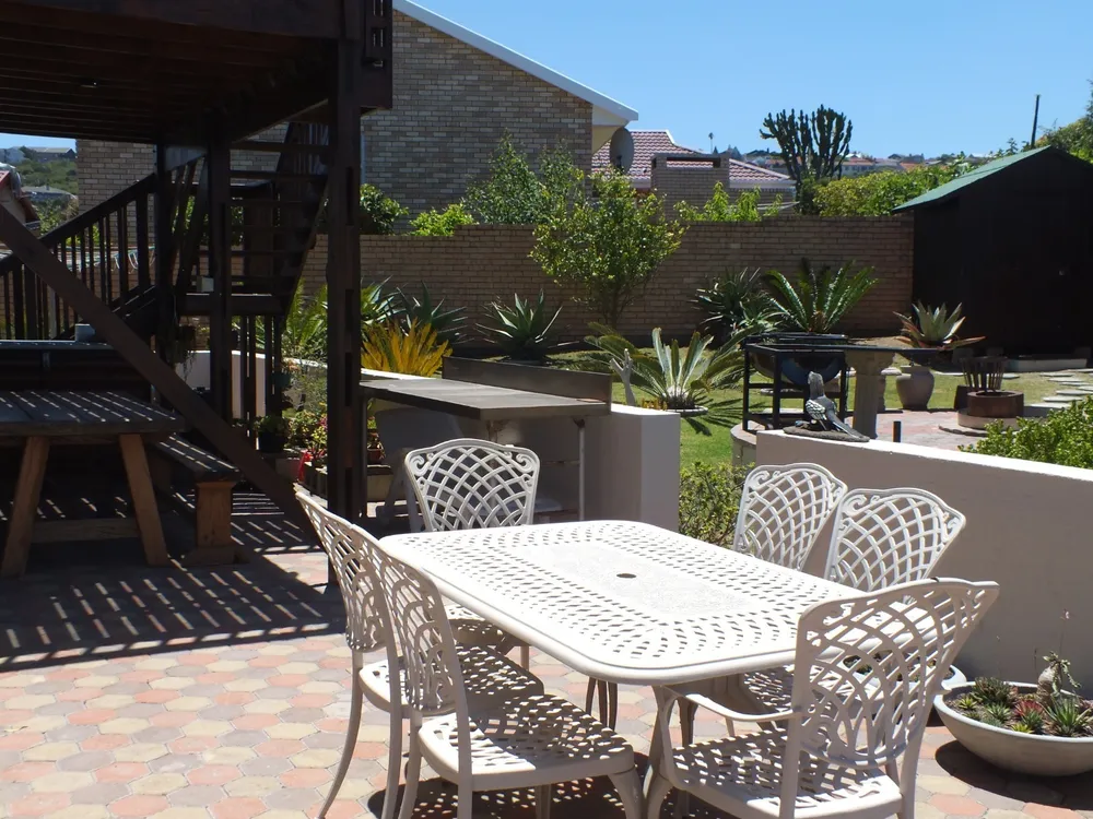 South Africa, Western Cape, Dana Bay, P. Mellifera Street, 21