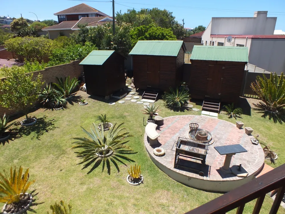 South Africa, Western Cape, Dana Bay, P. Mellifera Street, 21