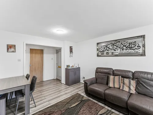 Bishopsford Road, Mordenphoto