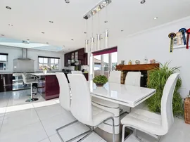Upminster Road North, Rainham thumb 3