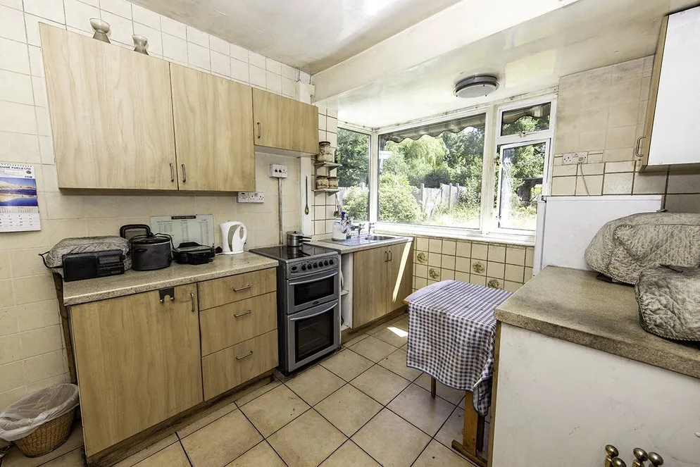 Property carousel item 4