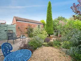 Meadow Close, Holt thumb 3