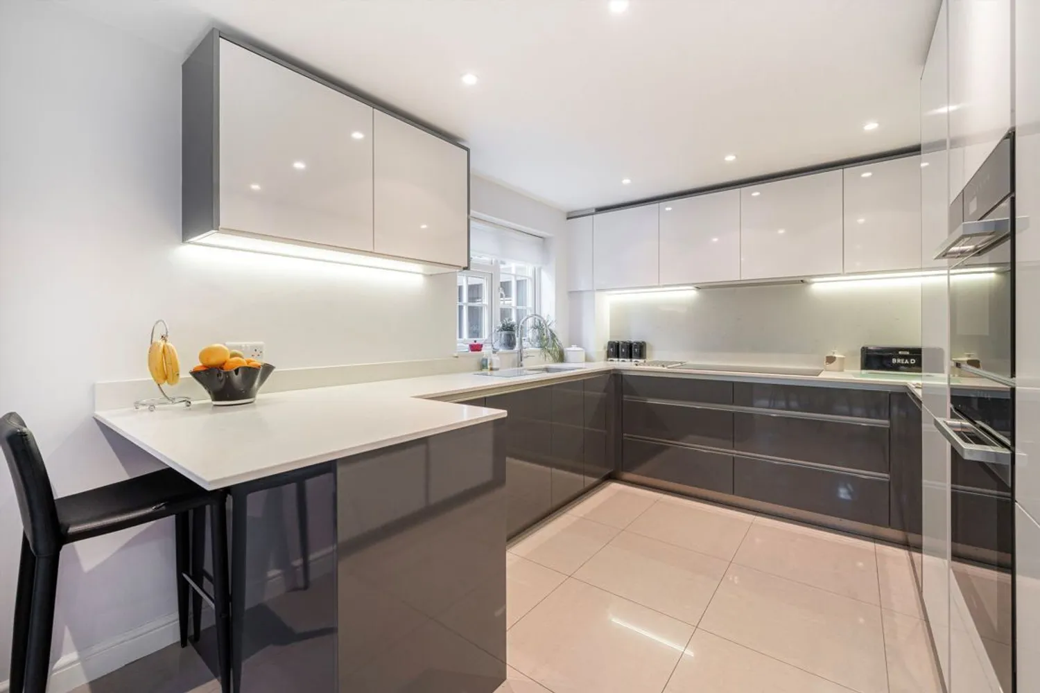 Village Close, Weybridge, KT13 photo 3