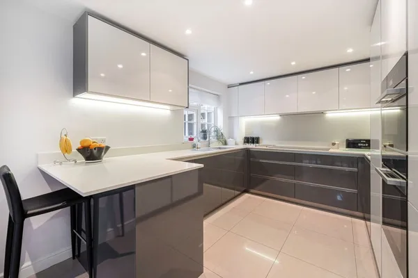 Village Close, Weybridge, KT13 photo 3