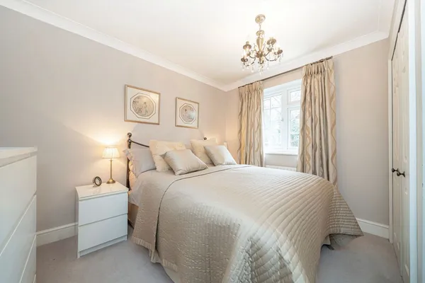 Village Close, Weybridge, KT13 photo 6