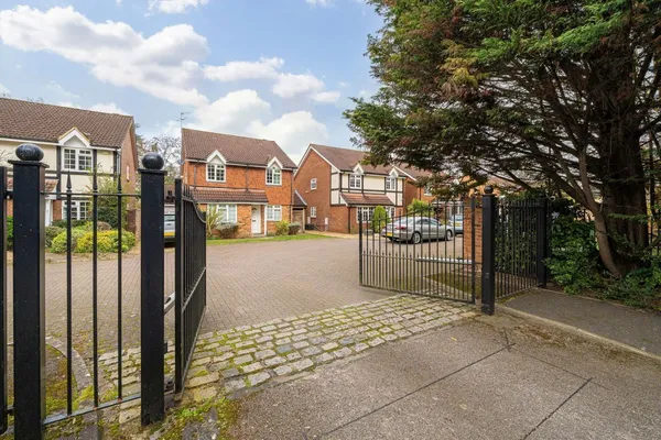 Village Close, Weybridge, KT13 photo 11
