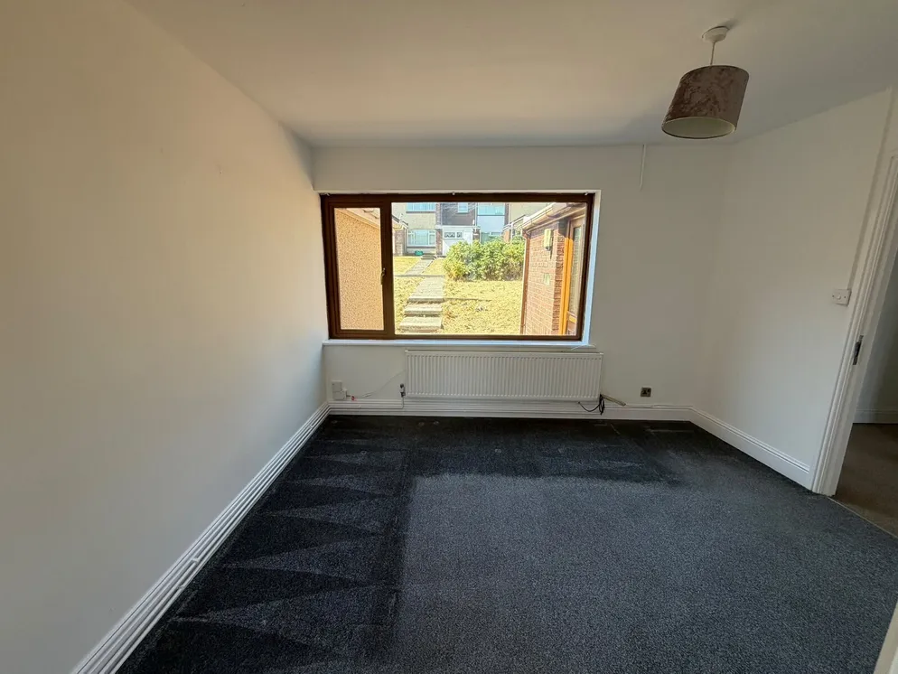 Property carousel item 4
