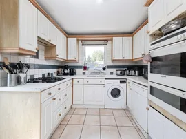 Smeaton Close, Blakelands, Milton Keynes thumb 3