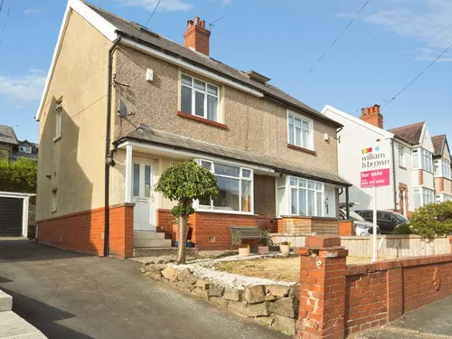 Hauxwell Drive, Yeadon, Leedsphoto