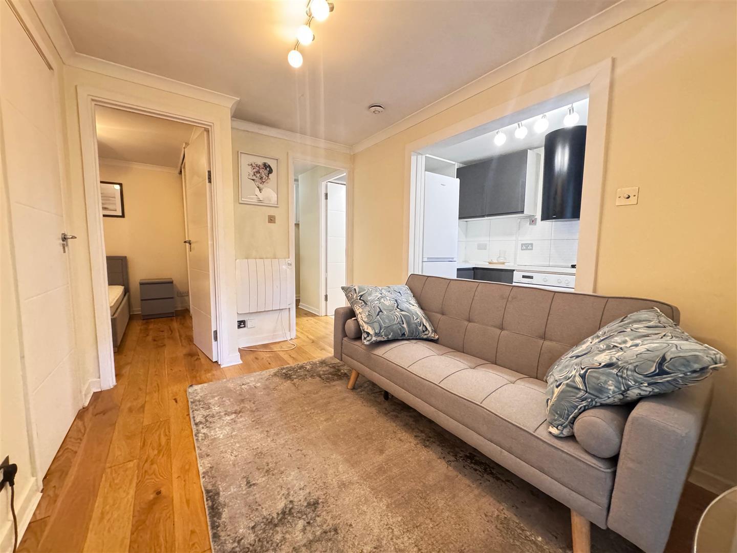 Brompton Park Crescent, London Image 3