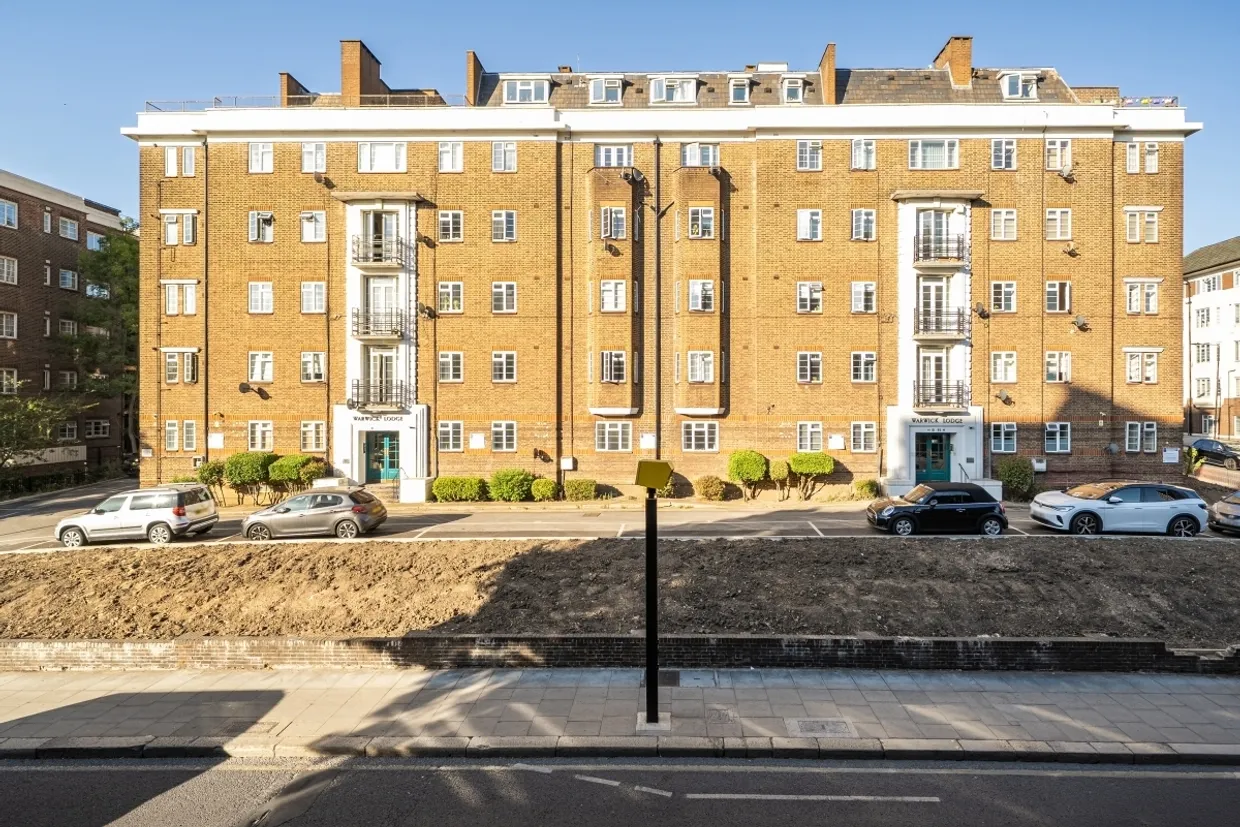 Shoot Up Hill London NW2 photo 2