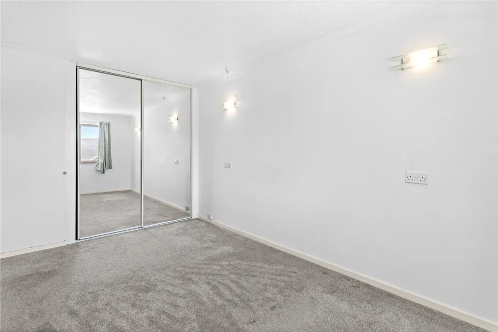Property carousel item 4