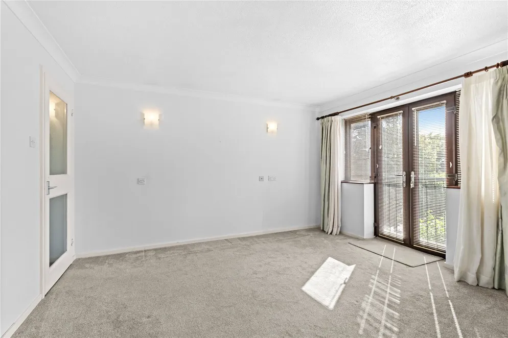 Property carousel item 8