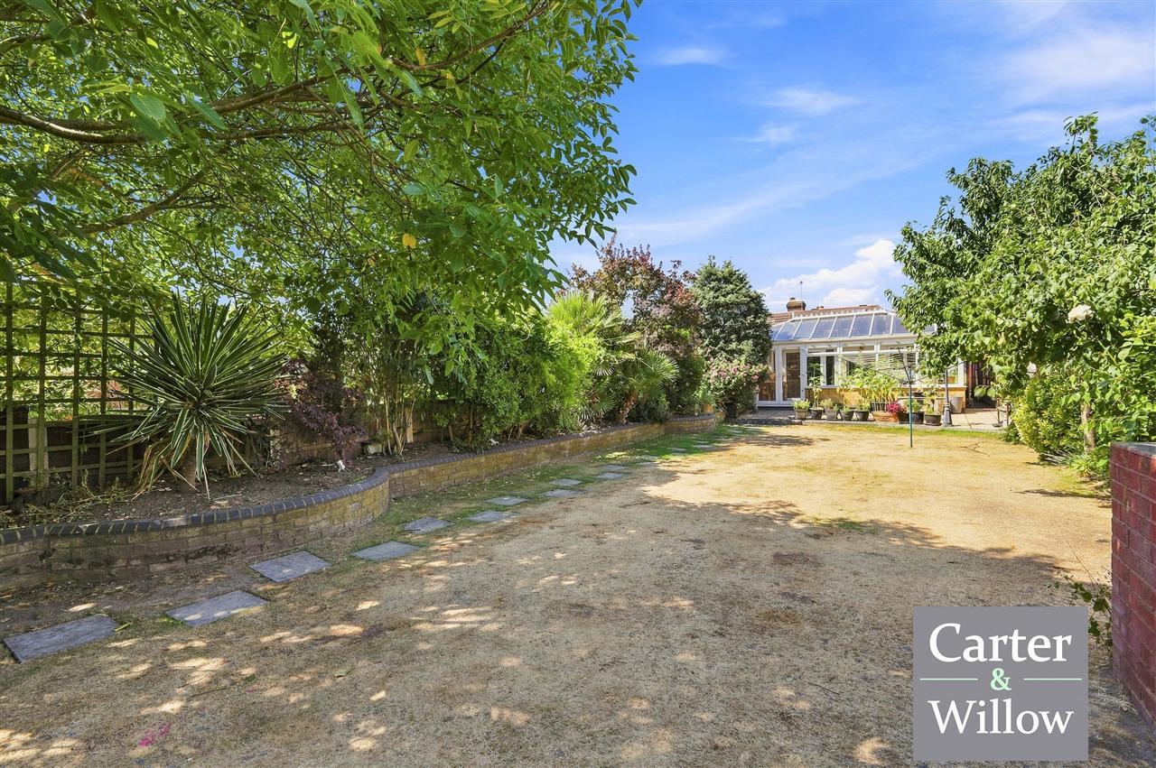 Mayswood Gardens, Essex Image 21