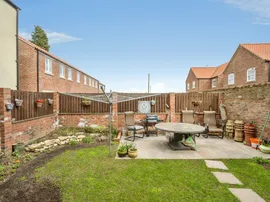 Stonegate, Thorne, Doncaster thumb 2