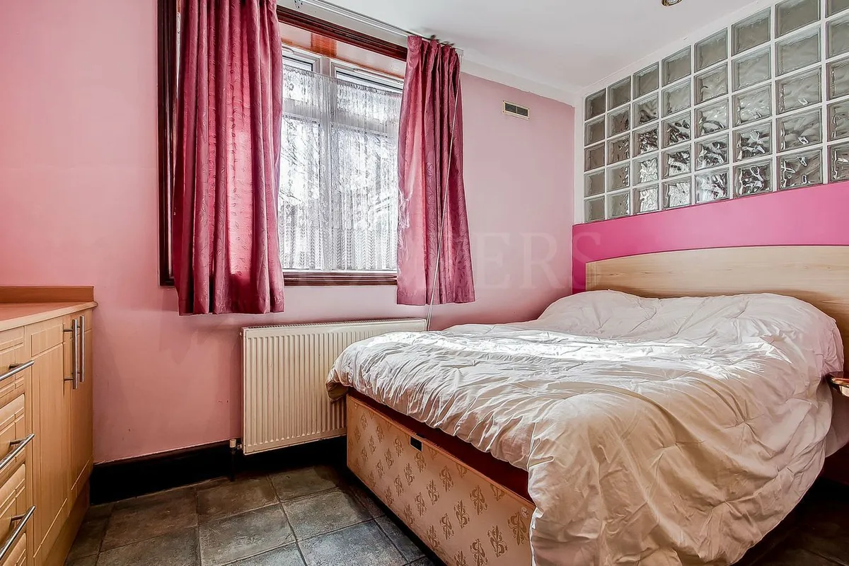 Lansdowne Grove, London, NW10